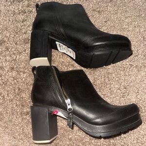 Sorel Block Heel Platform Ankle Booties. Black.Size 8.5 New w/o Box. Retail $190